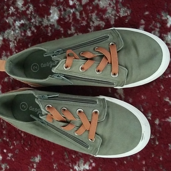 Cat & Jack Other - Cat & Jack Size 2 Olive and Camel Slip On Shoes